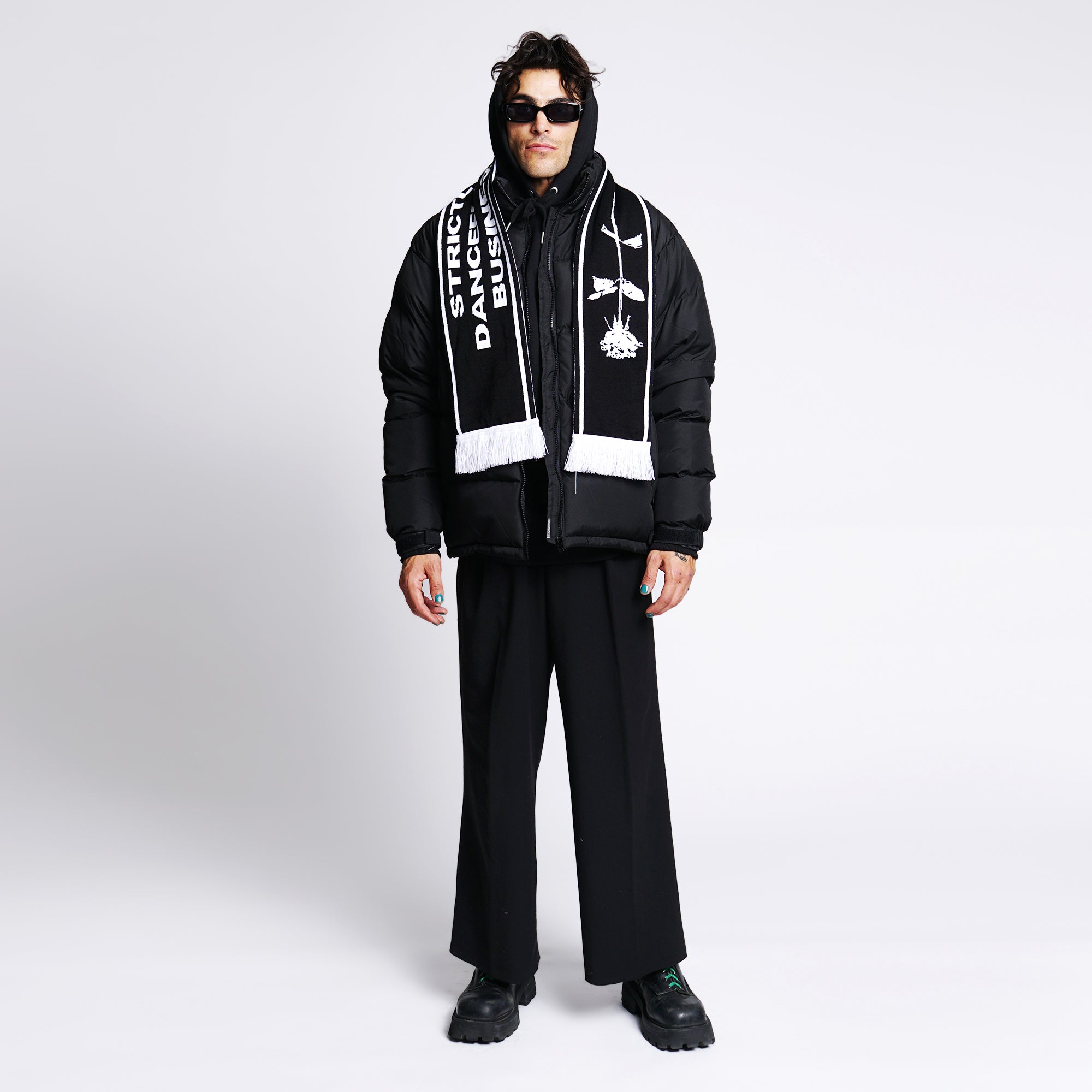 DANCEFLOOR ROSE LETTER SCARF - BLACK/ WHITE